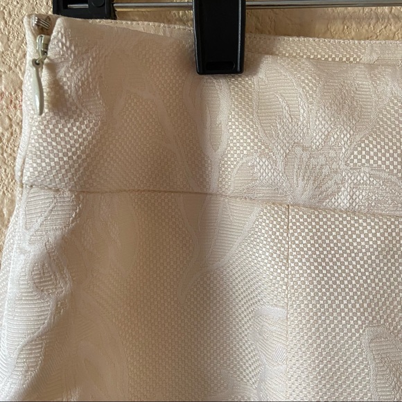 Alexander McQueen Ivory Floral and Bird Embossed Pencil Skirt - Picture 3 of 9